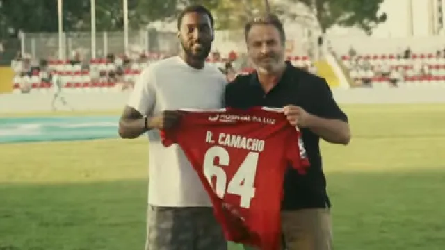 Depois de jogar no Liverpool e Sporting foi anunciado na... Liga 3