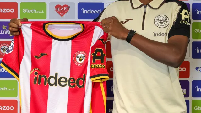 
                    Oficial: Brentford contrata Mamadou Sangaré ao Lens por valor recorde
                
