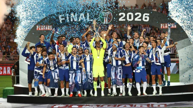 
                    FC Porto destaca-se do Benfica no recorde de troféus seniores
                