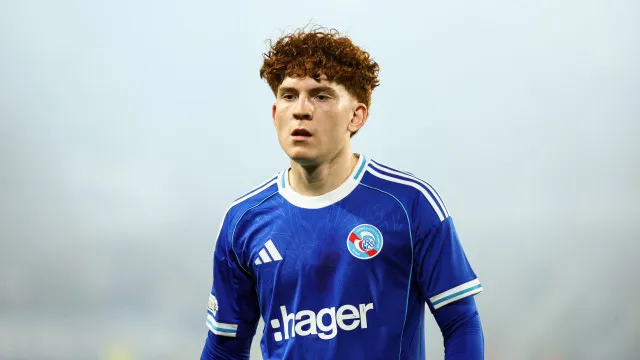
                    Oficial: Chelsea contrata Valentin Barco ao Strasbourg
                