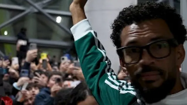 Vozinha jÃ¡ tem clube e causa 'loucura' total na chegada ao Chile