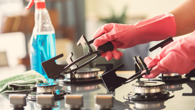 O truque de 1 euro que deixa o fogão de inox a brilhar (e desinfetado)