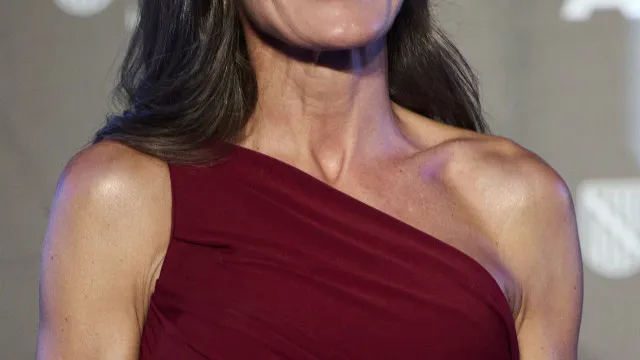 
                    A rainha do exercício físico: Letízia impressiona com braços tonificados 
                