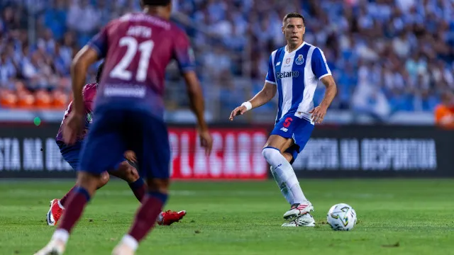 FC Porto quer FPF a pagar por lesÃ£o de Bednarek: "O grande problema..."