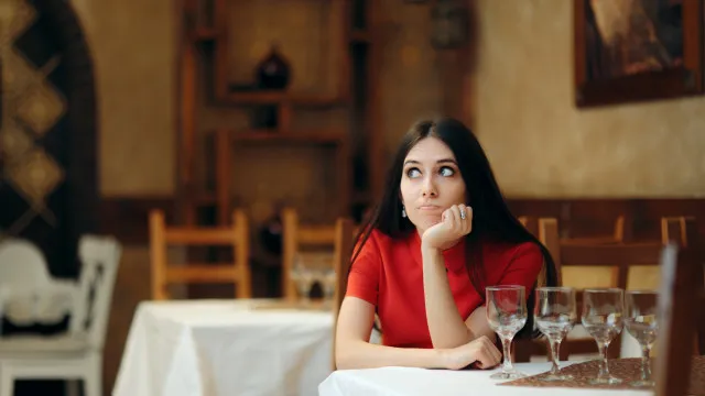 Vai arrepender-se! Os 8 piores lugares para sentar-se num restaurante