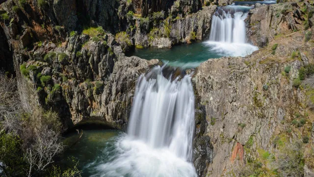 Cascatas, piscinas naturais e trilhos para uma escapadinha em Espanha