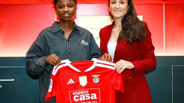 
                    Oficial: Internacional nigeriana Sabastine contratada pelo Benfica
                
