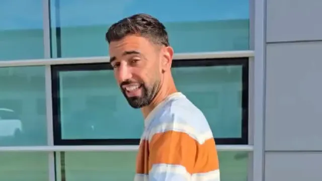 Bruno Fernandes arranca gargalhadas no regresso ao Manchester United