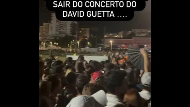 
                    Caos em concerto de David Guetta. Multidão presa durante 1h30 para sair
                