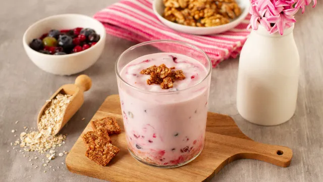 Fresca e saudÃ¡vel! NinguÃ©m resiste a este doce iogurte e frutos vermelhos