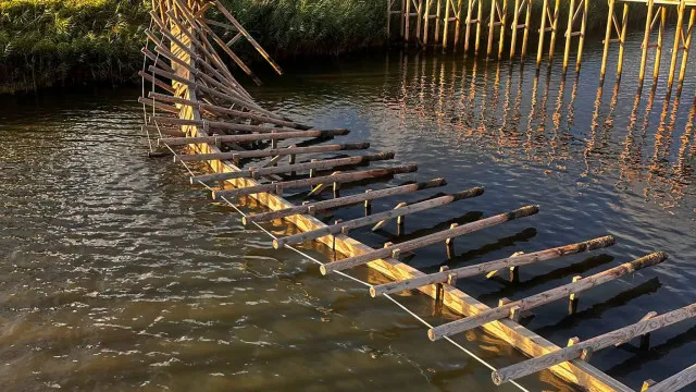 Colapso obriga a fechar cais palafÃtico na Lagoa de Ã bidos