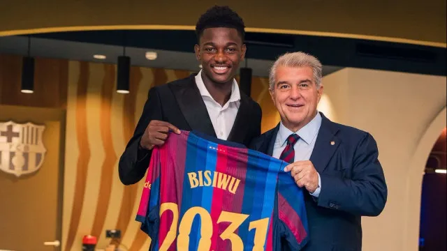 Oficial: Barcelona garante contrataÃ§Ã£o de extremo de 18 anos