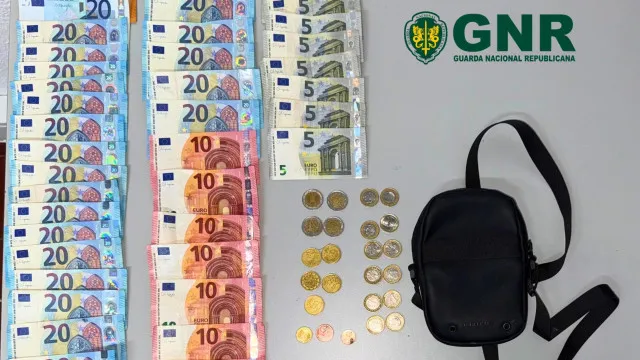 Homem com "comportamento suspeito" acaba detido por trÃ¡fico de drogaÂ 