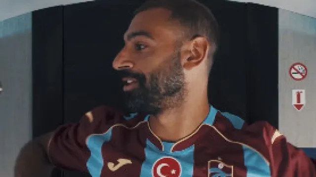 Parecia impossÃvel, mas... aÃ estÃ¡ Salah com a camisola do Trabzonspor