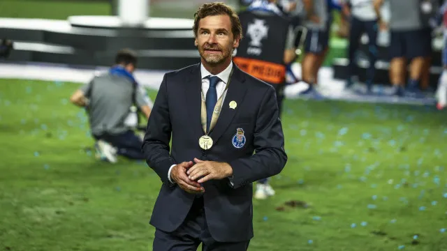 
                    André Villas-Boas inspira-se em Kiwior para satisfazer desejo de Farioli
                