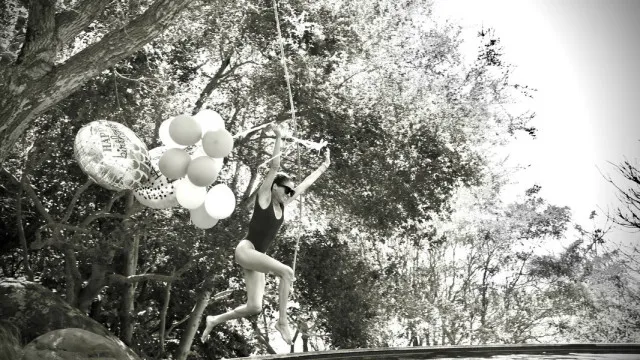 
                    Meghan Markle celebra 45 anos e mostra imagens inéditas da festa em casa
                