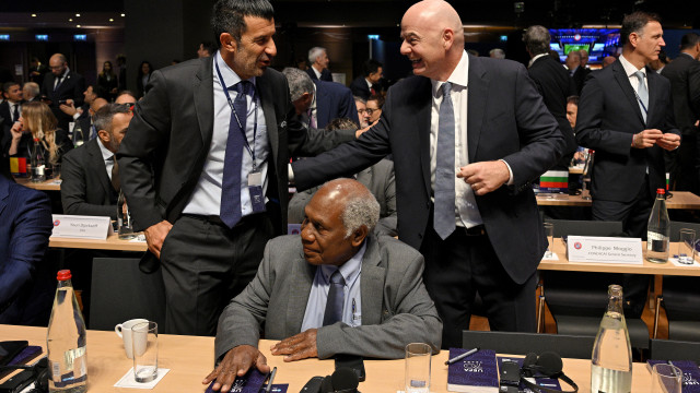 Figo detona Infantino e pede saída imediata: “Tem que sair. Já”