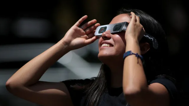 Esgotaram os Ã³culos gratuitos para observaÃ§Ã£o do eclipse solar total
