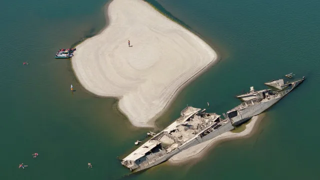 Descida das Ã¡guas no DanÃºbio revela frota fantasma de navios nazi