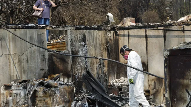 
                    EUA mantêm alerta máximo de incêndio e combate a 94 grandes fogos
                