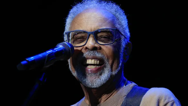 Gilberto Gil Ã© resgatado pelos bombeiros apÃ³s ficar preso em elevador