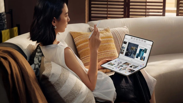 Huawei revelou um (impressionante) novo portátil com ecrã dobrável
