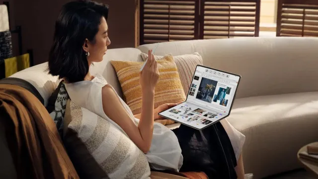 
                    Huawei revelou um (impressionante) novo portátil com ecrã dobrável
                