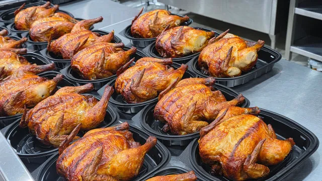 O detalhe que um chef tem sempre em conta ao comprar frango assado