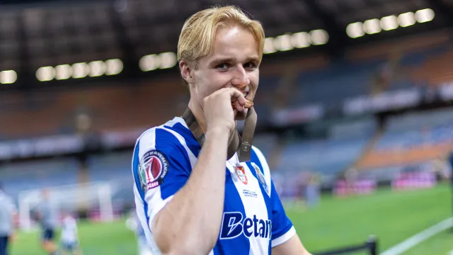
                    Exigências do FC Porto afastam Victor Froholdt do Newcastle
                