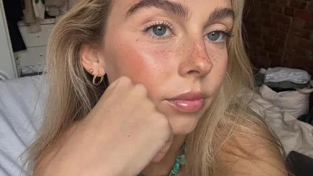 Influencer americana de 26 anos morre apÃ³s batalha contra cancro raro