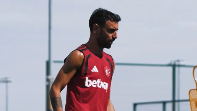 Bruno Fernandes regressou ao trabalho no United e nÃ£o faltou... diversÃ£o