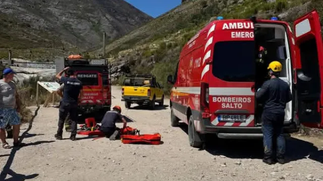 Bombeiros de Salto resgatam homem apÃ³s queda nas Sete Lagoas no GerÃªs