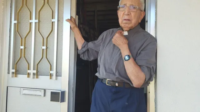 Padre mais antigo do mundo Ã© portuguÃªs e celebra 100 anos. "Humilde"