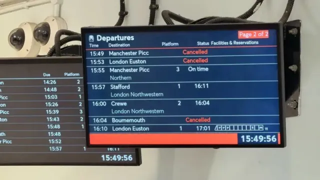 "Grande perturbaÃ§Ã£o" em Inglaterra: Falha elÃ©trica deixa comboios parados