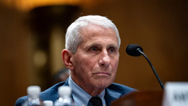 Anthony Fauci combateu pandemia e agora enfrenta Senado: O que se passa?