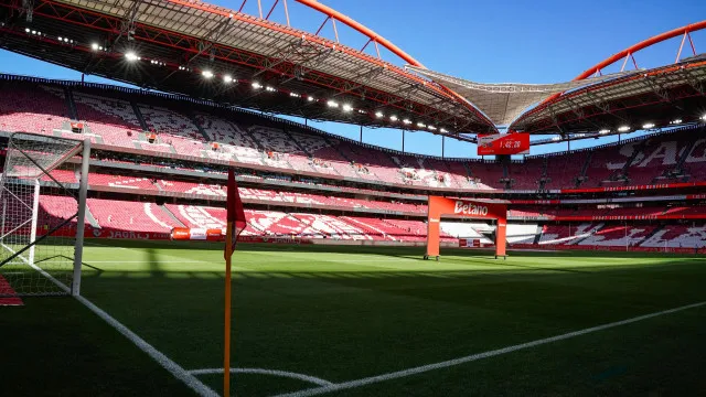 
                    EM DIRETO: FC Porto bate Alverca e Benfica prestes a entrar em campo
                