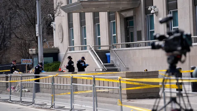 
                    Polícia acusa 2 adolescentes do ataque a consulado dos EUA em Toronto
                