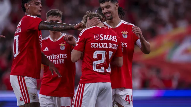 
                    'Tareia' na Luz deixa Benfica de coração cheio e às portas do apuramento
                