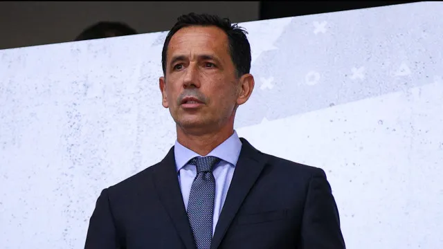 ProenÃ§a na Luz, longe de Rui Costa: "A sexta fila assenta-lhe bem"
