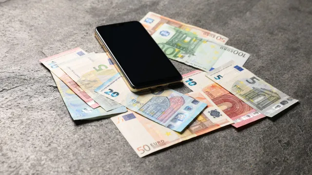 Corrida aos certificados leva subscriÃ§Ãµes na app dos CTT a novo recorde