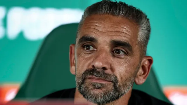
                    Rui Borges dá murro na mesa: 
