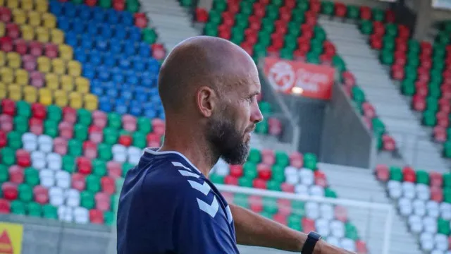 
                    Técnico do Marítimo pede apoio dos adeptos para vencer Casa Pia
                