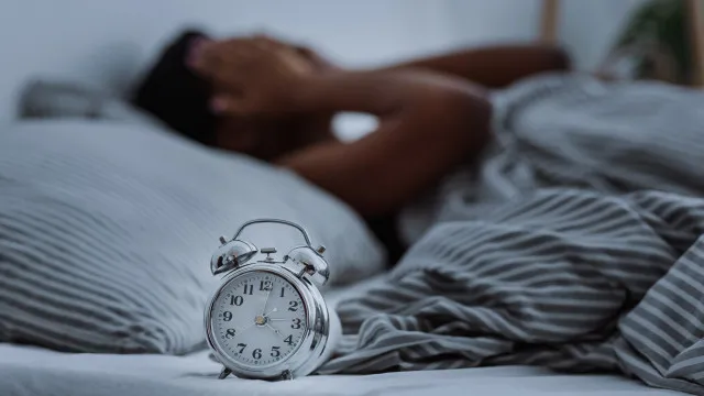 
                    Faz isto durante a noite? Médico revela os 3 piores hábitos do sono
                