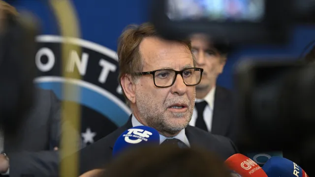 Esta obra estÃ¡ (tudo menos) embargada: O que se passa com o MAI? E a DST?