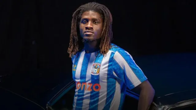 Oficial: Coventry bate recorde e contrata jogador no radar do FC Porto