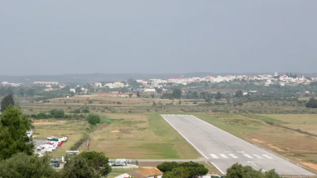 Homem morre em queda de avioneta no aerÃ³dromo de PortimÃ£o
