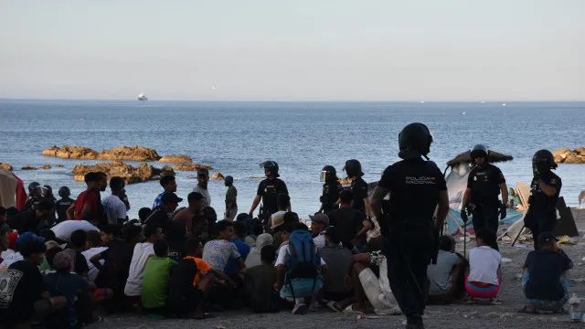 
                    Governo local diz que continuam em Ceuta entre 8.000 e 11.000 migrantes
                