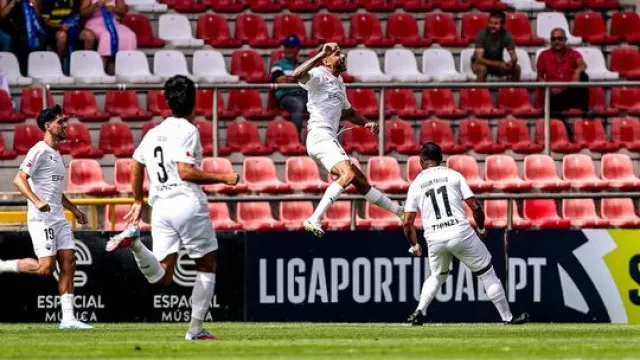 
                    Académica goleia Chaves no duelo inaugural da época 2026/27
                