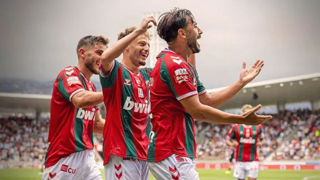 
                    Marítimo abate Casa Pia e festeja vitória (e trono) no regresso à I Liga
                