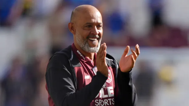 
                    NES segue em frente na Taça da Liga inglesa. Vítor Matos eliminado
                
